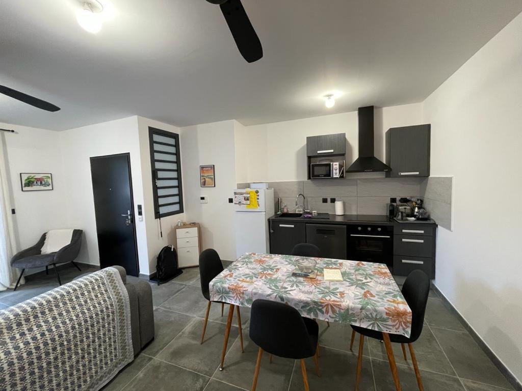 Leu Girembelle Apartment Сен-Лу Екстериор снимка