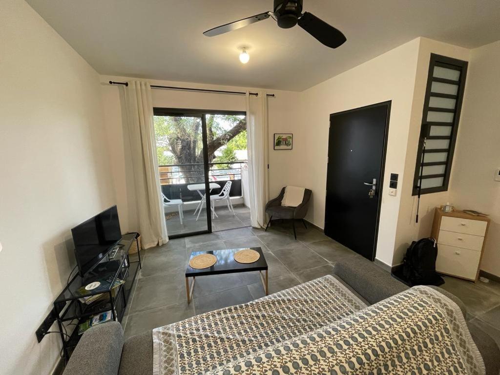 Leu Girembelle Apartment Сен-Лу Екстериор снимка