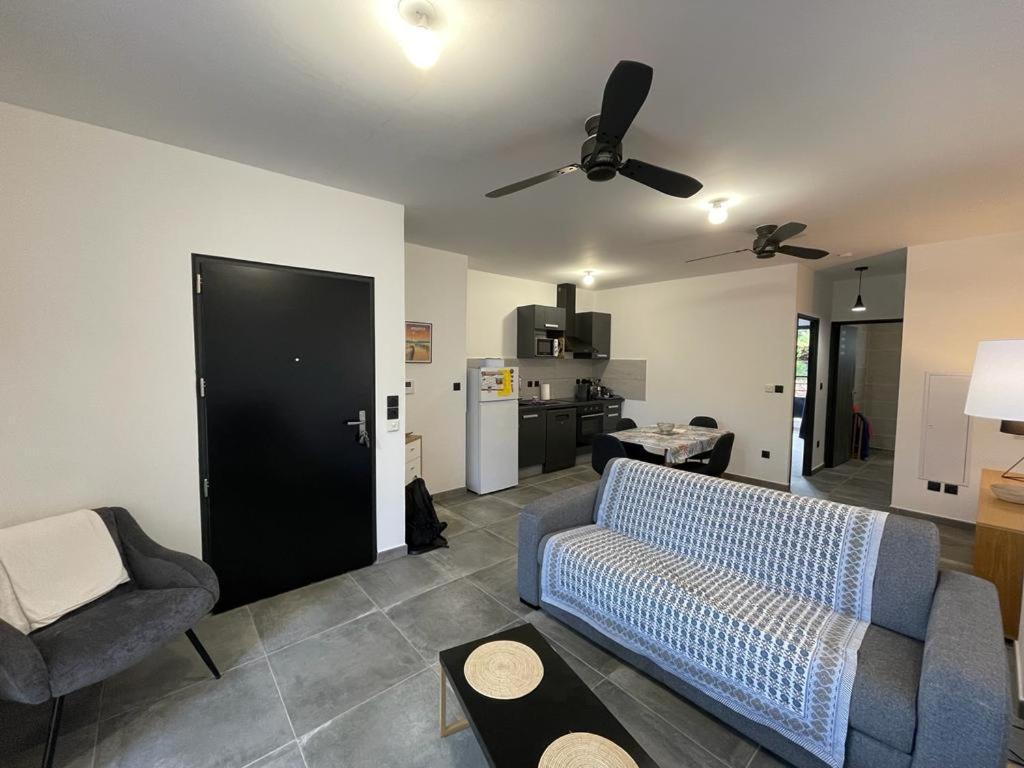 Leu Girembelle Apartment Сен-Лу Екстериор снимка